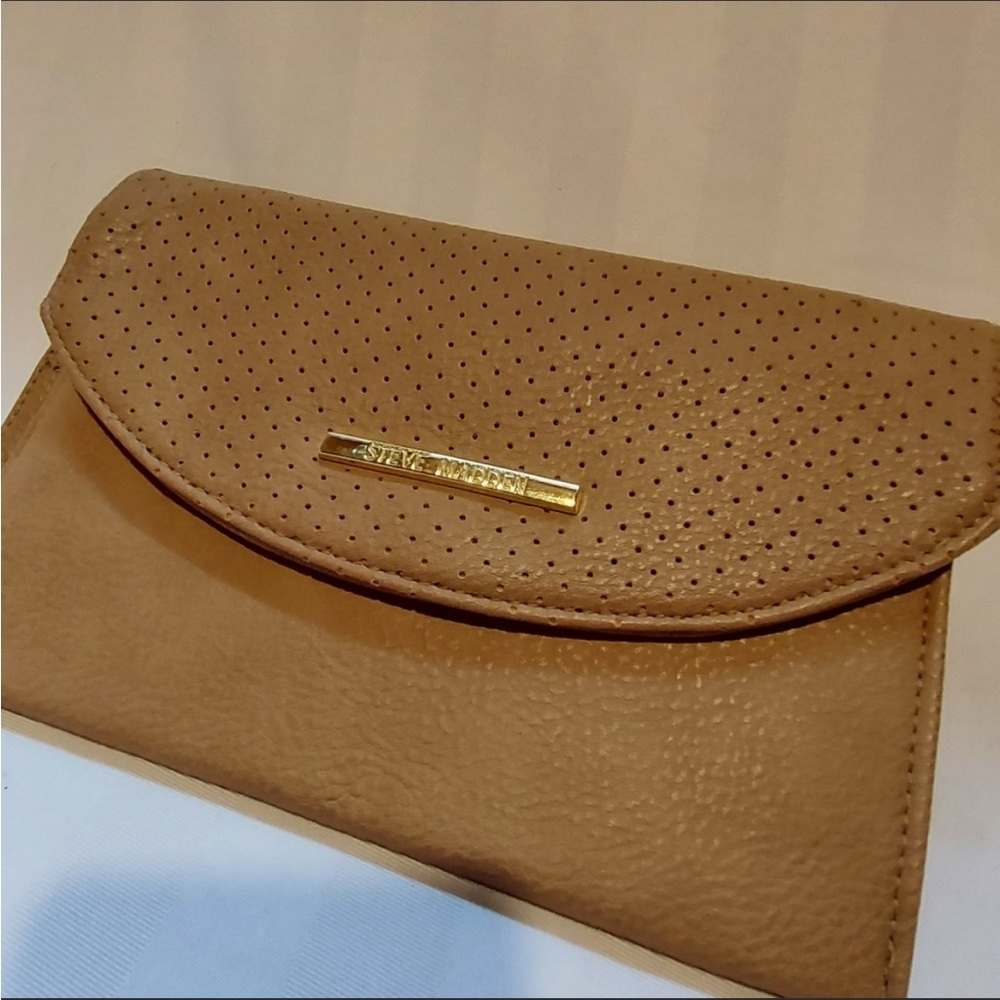 Steve Madden Wristlet in Camel Colour, 2 Envelop Pouch.. Detachable Strap..